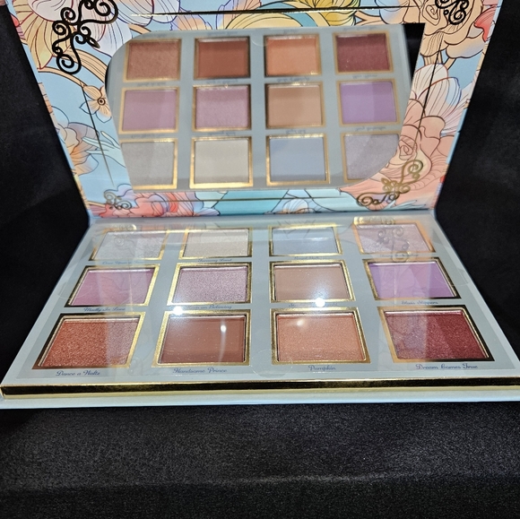 Disney Princess Cinderella Makeup Eyeshadow Palette - Picture 2 of 3